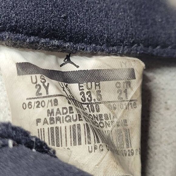 AIR JORDAN 11 RETRO 'CONCORD' 2018  378039-100  Size 2Y - Picture 12 of 12